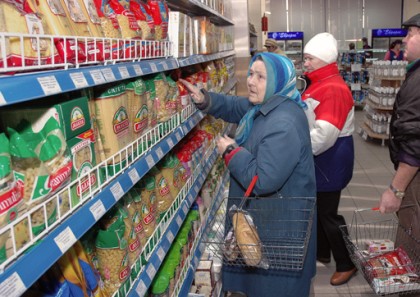 В супермаркетах полки с гречкой все еще пустуют. Фото с сайте obozrevatel.com