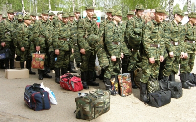 Тем кто собирается в армию уже можно начинать собирать вещи. Фото с сайта megaobzor.com