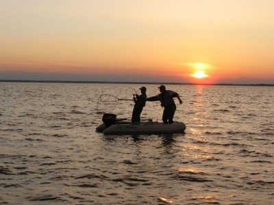 Особо заядлые рыбаки могут временно перебраться на берег. Фото с сайта vinfishing.vn.u
