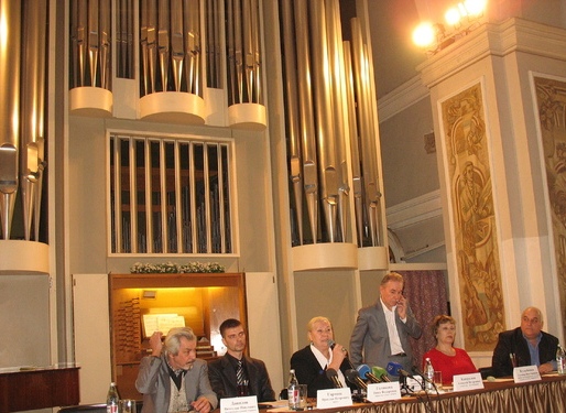 Пресс-конференция в органном зале. Фото с сайта ngo.in.ua