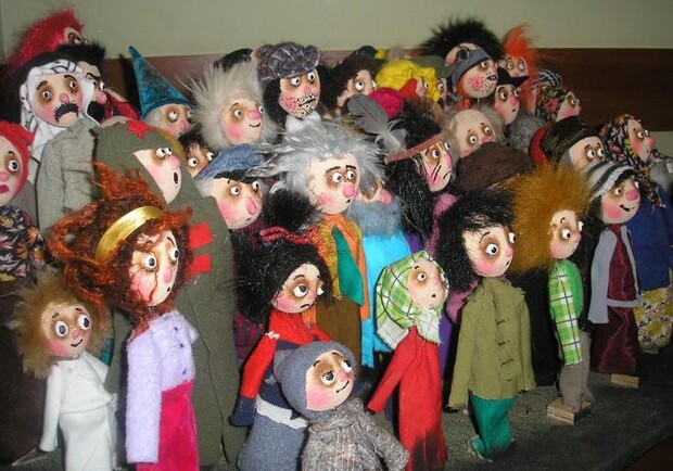 Теперь вместо кино будут куклы. Фото с сайта teatrkukol.dp.ua