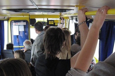Поставить по контролеру в каждую маршрутку транспортники пока не могут. Фото с сайта gazetavv.com