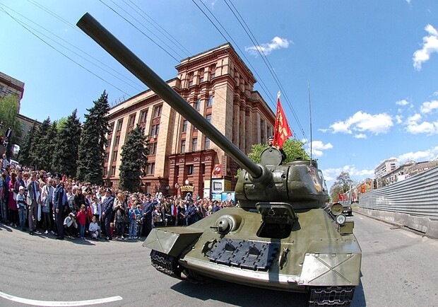 Боевую машину доставили из Кривого Рога и отреставрировали к параду. Фото с сайта blogr.dp.ua