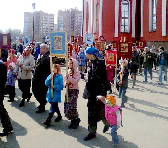 Дети пройдут от Свято-Преображенского собора до Монастырского острова. Фото с сайта odintsovo.info