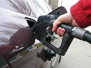 Заправляться по-прежнему дешевле всего дизельным топливом. Фото с сайта kp.ua