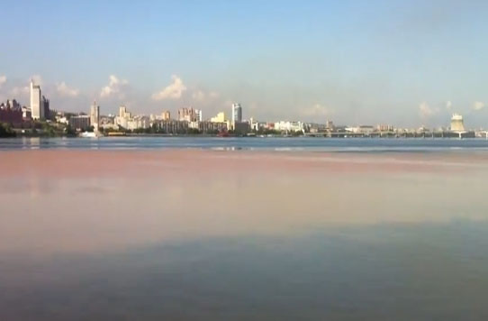 Ущерб от выброса в реку может оцениваться в миллионы гривен.  Фото с сайта gorod.dp.ua