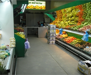 Изъятые проверяющими некачественные продукты оставили на хранение в тех же супермаркетах - опечатанными в холодильниках. Фото с сайта kp.ua