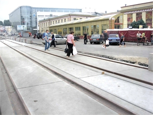 Первым по маршруту № 4 пустили украшенный прогулочный трамвайчик. Фото с сайта kp.ua