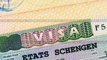 Шенгенскую визу в Польшу оформить теперь проще. Фото с сайта delo.ua
