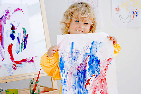 На выставке более 80 детских рисунков. Фото с сайта woman.ru