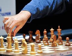 Каждый ход фигур на шахматной доске будет сопровождаться стихами. Фото с сайта vv.md