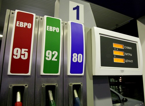 АЗС должны снизить цены на бензин повышенного качества. Фото с сайта ua.all.biz