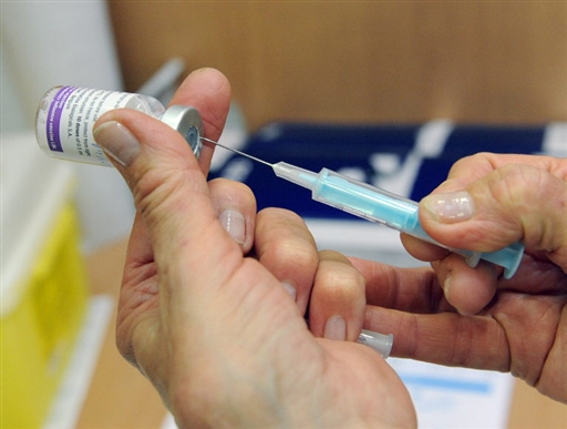 Теперь и взрослые смогут сделать прививку от коклюша, кори или краснухи. Фото с сайта tsn.ua