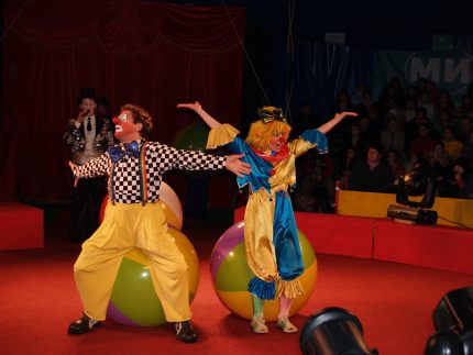 В цирке гостей ждут веселые клоуны. Фото с сайта circus.com.ua