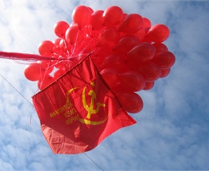 Коммунисты празднуют 7 ноября. Фото с сайта dp.ric.ua
