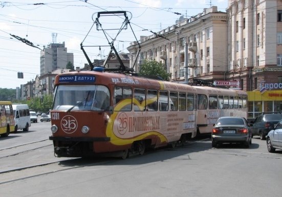 Ездить в трамваях и троллейбусах студентам будет выгодно. Фото с сайта ukrainian.su