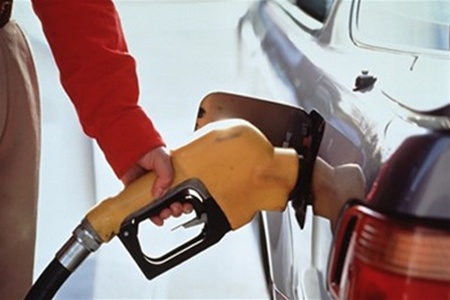 Цены на топливо сильно зависят от решений правительства. Фото с сайта obozrevatel.com