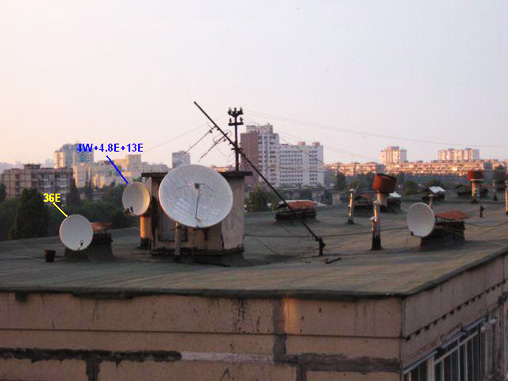 Людям придется лезть на крышу и снимать антенны. Фото с сайта mercuriy-tv.com.ua