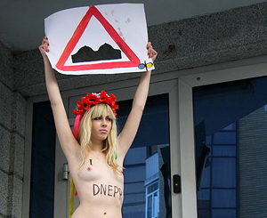 FEMEN в Днепропетровске. Фото Надежды Гайворонской