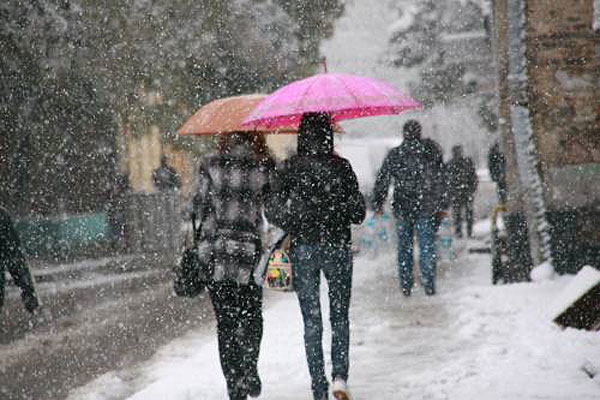 Синоптики обещают на сегодня мокрый снег и дождь. Фото с сайта tsn.ua