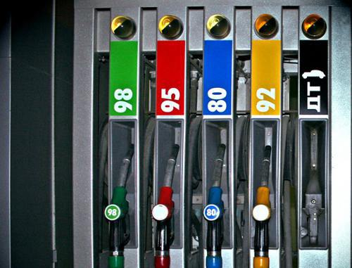 Цены на бензин во многих областях уже превышают 11 гривен, а на Днепропетровщине – пока держатся на прежнем уровне. Фото с сайта kavkaz-uzel.ru