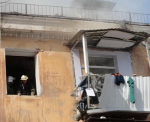 Коммунальщики обещают восстановить стены и потолки в разрушенном доме. Фото с сайта kp.ua