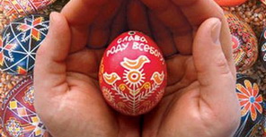 Писанки – специально расписанные яйца, которые дарят друг другу на Пасху. Фото с сайта rushohloma.ru