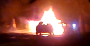 На Победе горело авто. Кадр: youtube.com