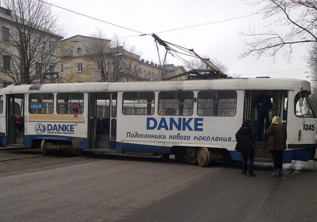 Движение трамваев парализовано. Фото: 34.ua