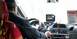 Несдержанный водитель накинулся на пассажирку. Фото: autocentre.ua