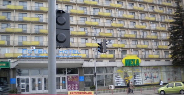 Возле гостиницы появится светофор. Фото: "Днепропетровск. Комментарии"