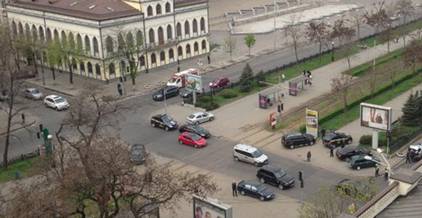 Милиция перекрыла проспект. Фото: Сергей30