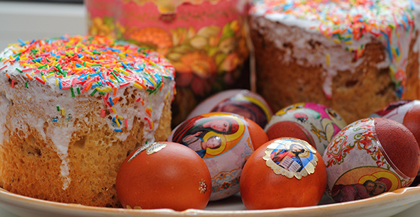 Святим яйца и куличи. Фото: Денис Моторин
