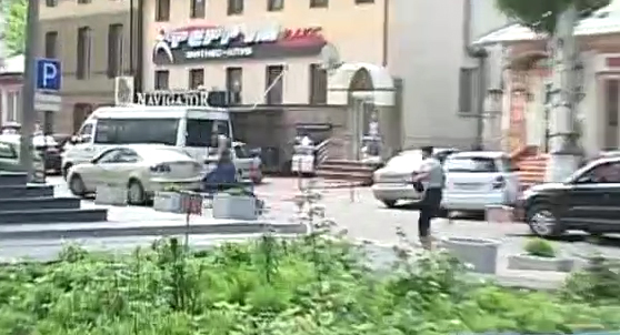 Стрельба в центре Днепропетровска. Кадр из видео