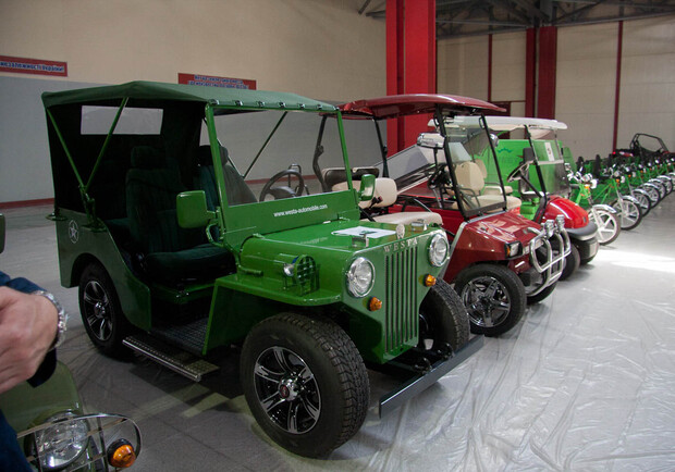 В выставочном зале "ВЕСТА" можно провести тестдрайв электромобилей. Фото предоставлено пресс-службой МНПК "ВЕСТА"