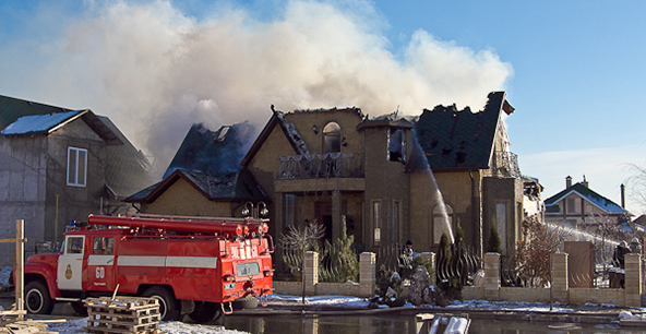 Пожар в частном доме. Фото: Денис Моторин
