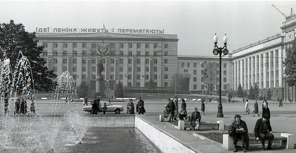 Фонтан на площади Ленина. Фото: visnyk.dmr.org.ua