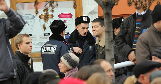 Большинство милиционеров покинули площадь незадолго до нападения. Фото сайта Vgorode.ua