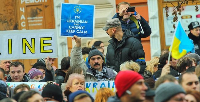 На "Евромайдане" все еще неспокойно. Фото Дениса Моторина