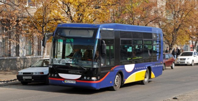 На некоторых маршрутах теперь ездят автобусы. Фото с сайта vgorode.ua