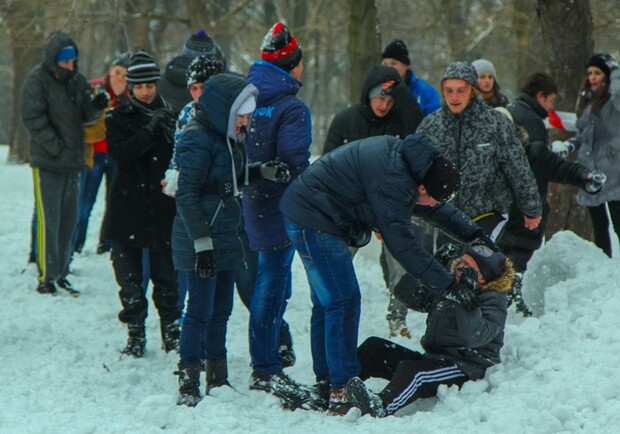 Новость - Досуг и еда - В Днепропетровске состоялась первая снежная битва