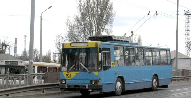 Троллейбус удалось потушить за считанные минуты. Фото с сайта photo.tramvaj.ru