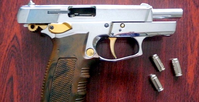 Стартовый пистолет изъят. Фото с сайта nikolaev.avizinfo.com.ua