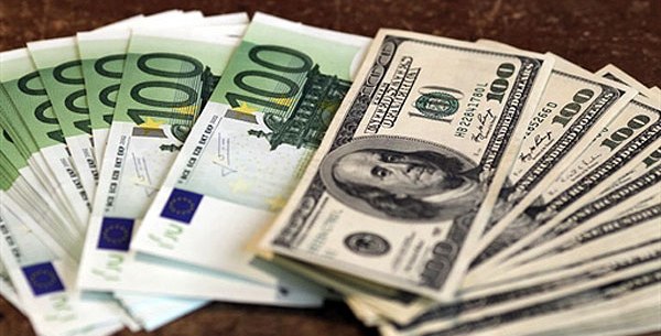 Доллары и евро подорожали. Фото с сайта lenta-ua.net