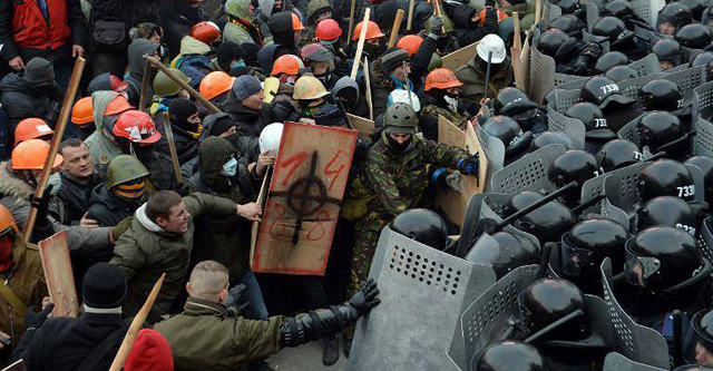 Боец "Правого сектора" в обмундировании. Фото сайта racurs.ua