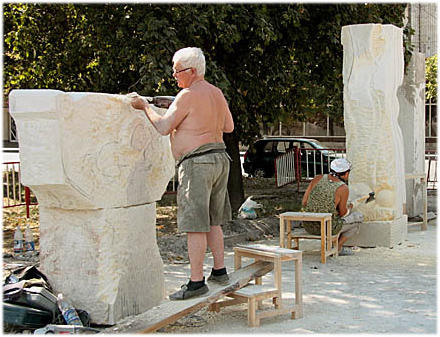 Скульптуры закончат ко Дню города. Фото с сайта new-most.info.