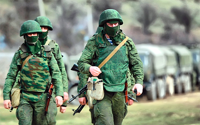 Российские оккупанты в Крыму. Фото Reuters.