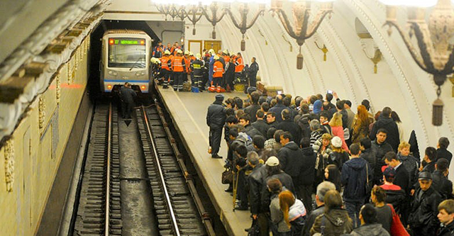 Парень бросился под поезд. Фото сайта yaplakal.com