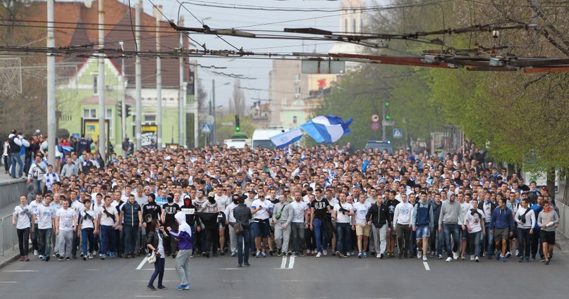 Фанаты пройдут маршем по Днепропетровску. Фото Станислава Ведмидя