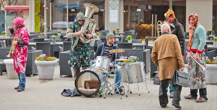 Уличные музыканты в Днепропетровске. Фото с сайта 24-70mm.com